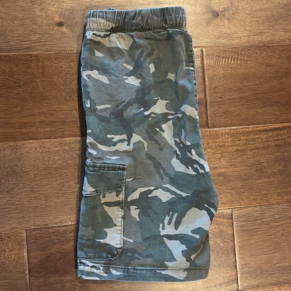 Old Navy Boys Shorts - Picture 2 of 2